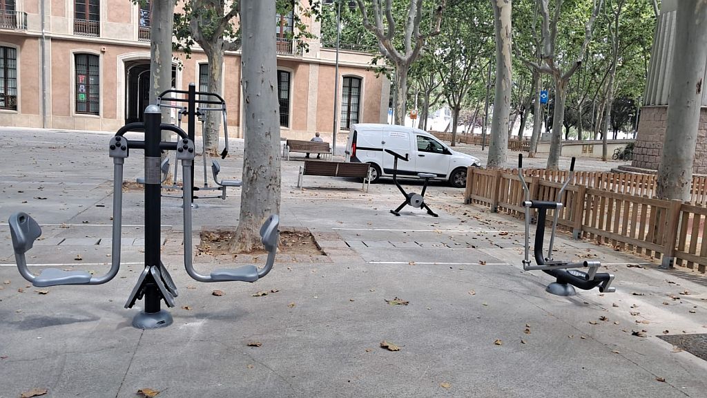 Instal·lats nous aparells de cal·listènia al parc de l'Espanya Industrial